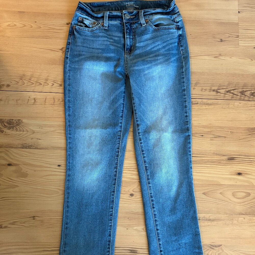 Time And Tru Straight Leg Women's size 4 Medium Wash Blue Denim Jeans